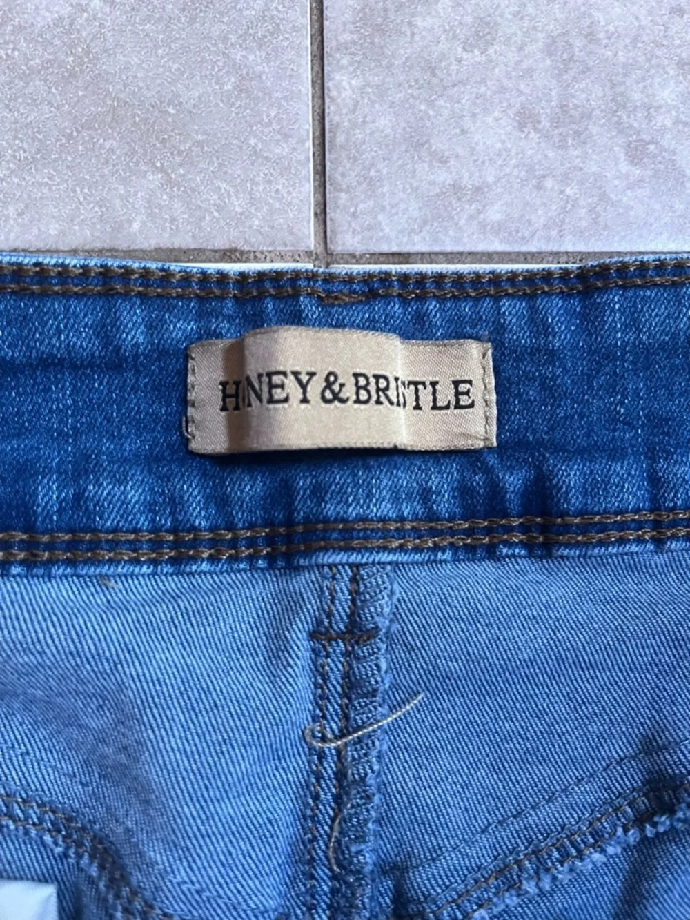 Honey & Bristle Blue Denim Stretchy shorts size 18